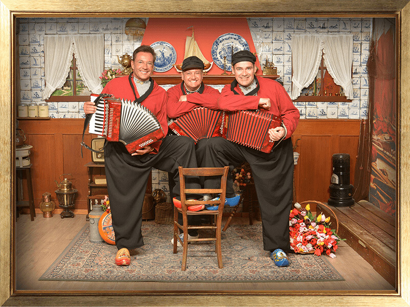 Photo in Dutch costume | Foto in Volendam kostuum.nl | Foto in Volendam