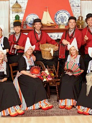 Groups in Dutch costume