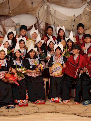 Groups in Dutch costume