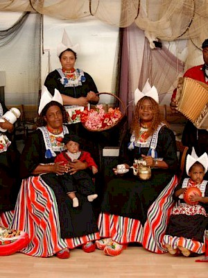 Families in Dutch costume