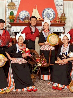 Families in Dutch costume