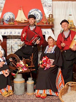 Families in Dutch costume