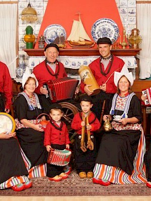 Families in Dutch costume