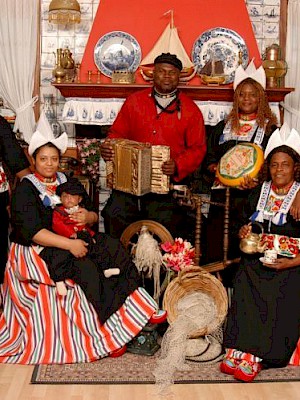 Families in Dutch costume