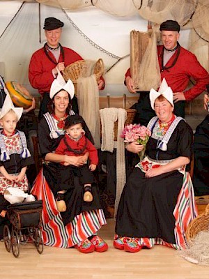 Families in Dutch costume