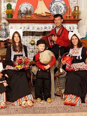 Families in Dutch costume