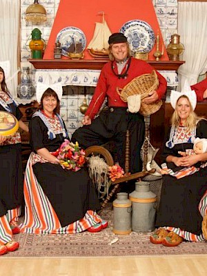 Families in Dutch costume