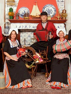 Families in Dutch costume