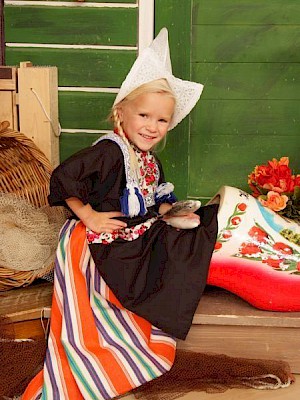 Children in Dutch costume