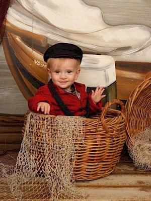 Children in Dutch costume