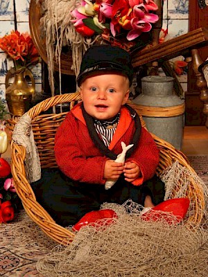 Children in Dutch costume