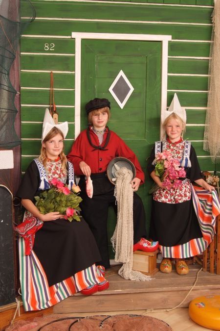 Children's portrait in Dutch costume | Foto in Volendam kostuum.nl