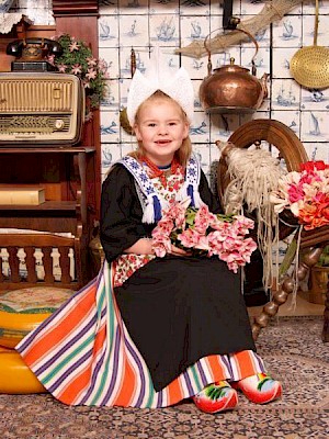 Children in Dutch costume