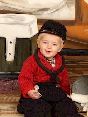 Children in Dutch costume