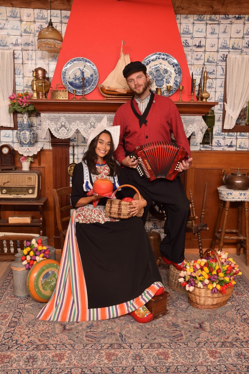 Celebrities in Dutch costume | Foto in Volendam kostuum.nl | Foto in ...